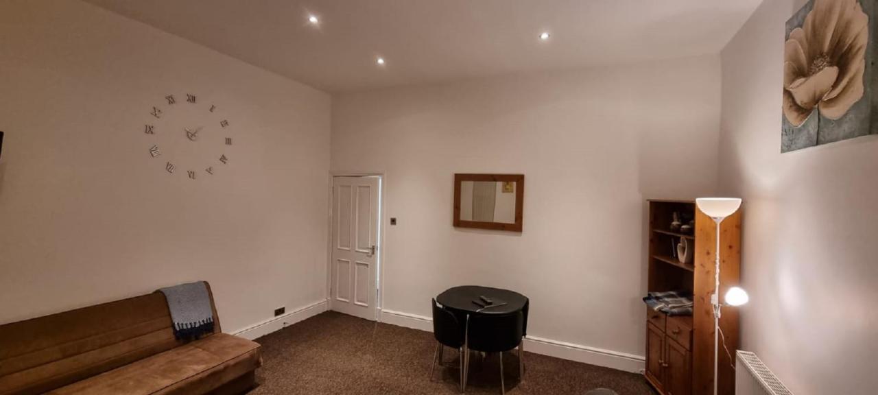 No 6 - Large 1 Bed Near Sefton Park And Lark Lane Liverpool